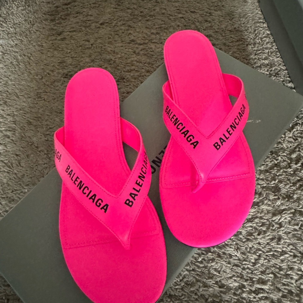 Balenciaga pink allover-logo round leather thong sandal (worn once) Size 38